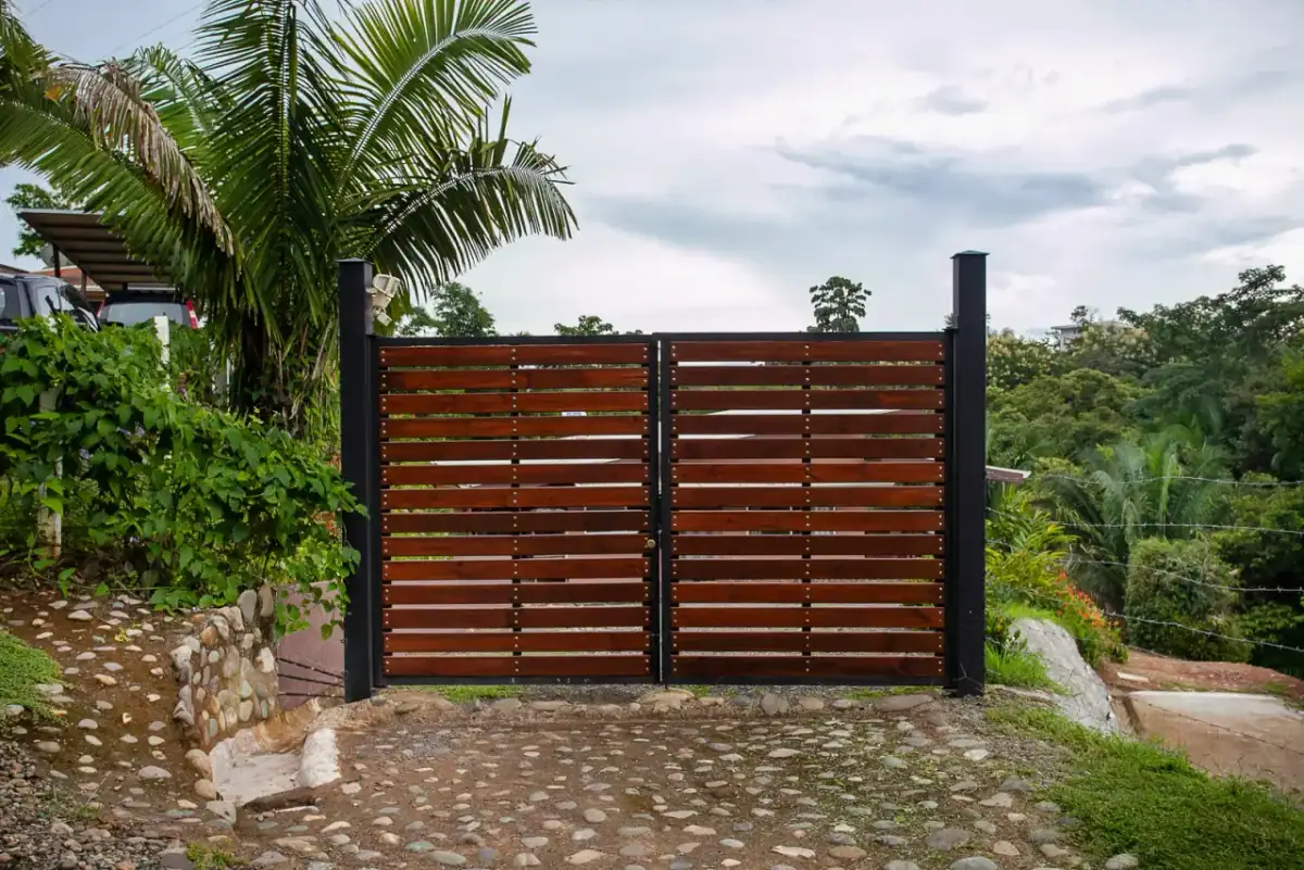 3 Villas in Finca Se Ve Bien Manuel Antonio, Quepos, Puntarenas — photo 1 of 19
